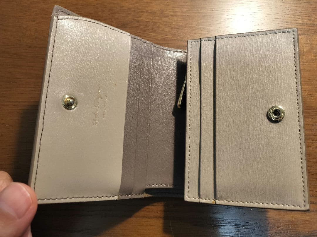 【レオン】フェラガモ レザー 二つ折り財布