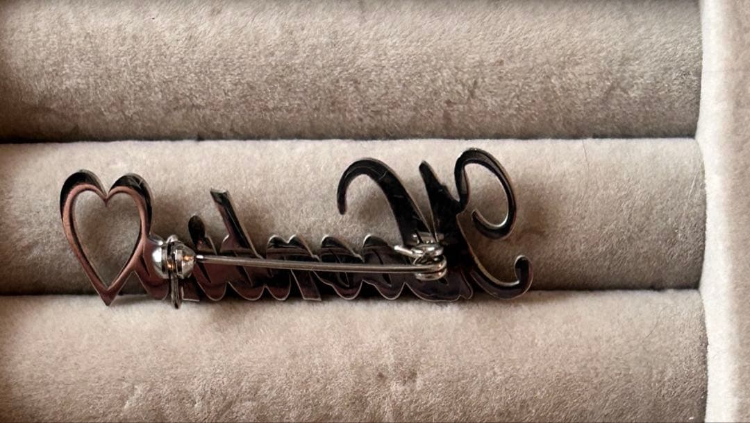 おまとめ中ASTROムンビンネームブローチ