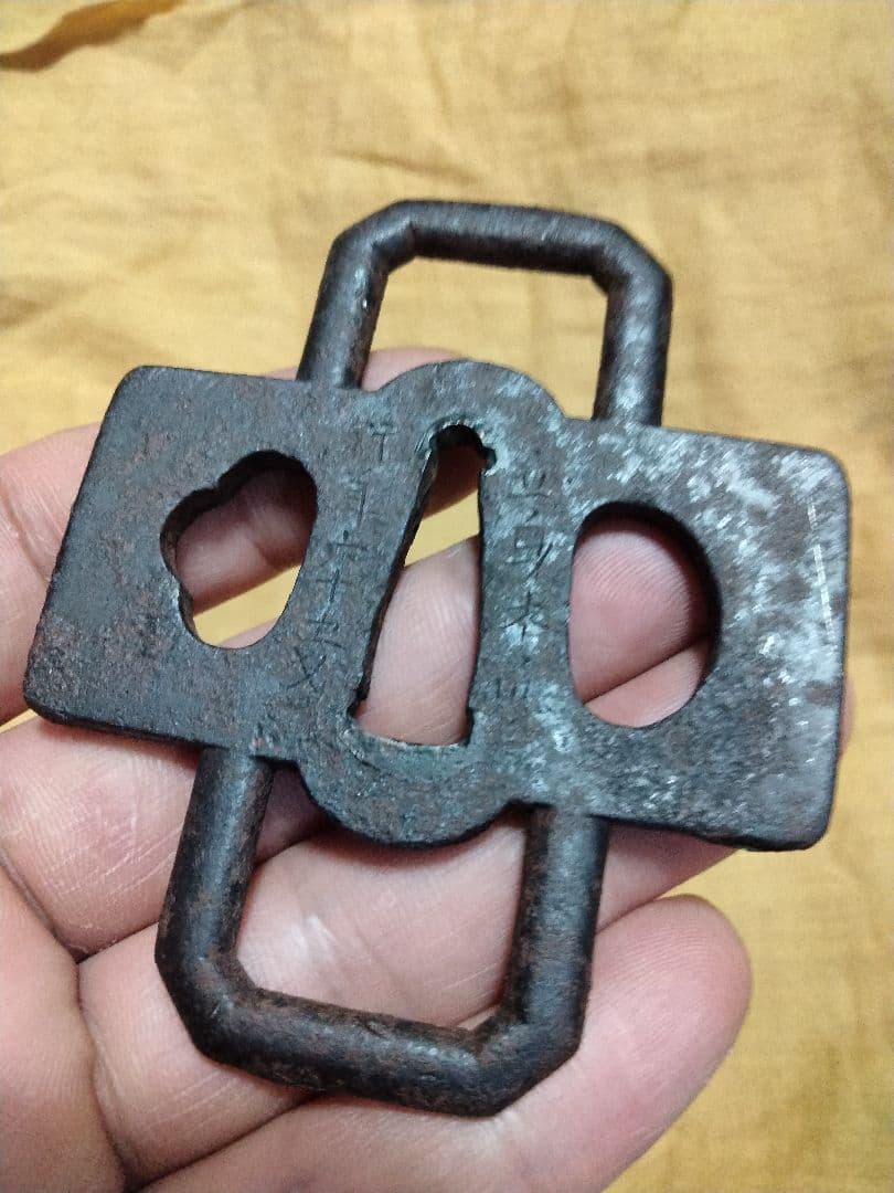 鉄鍔　鐔(玉川子◯翁　駒井延常　立身木瓜　行年六十五才　鍵透かし)江戸時代　箱付