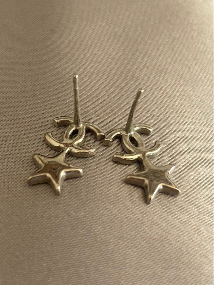 CHANEL ロゴ 星 モチーフ ピアス