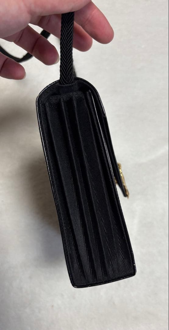 イブ　サンローラン　ショルダーバッグ　ゴールド　ブラック