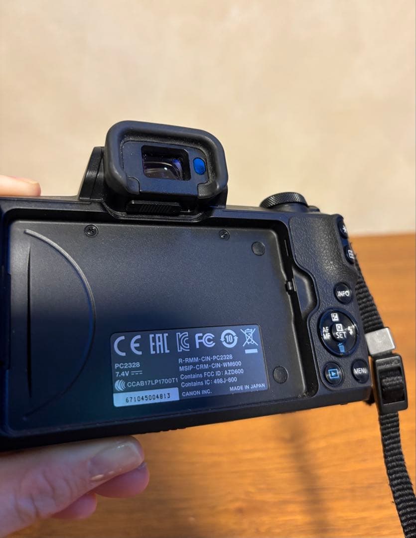 Canon EOS kissM ミラーレス一眼