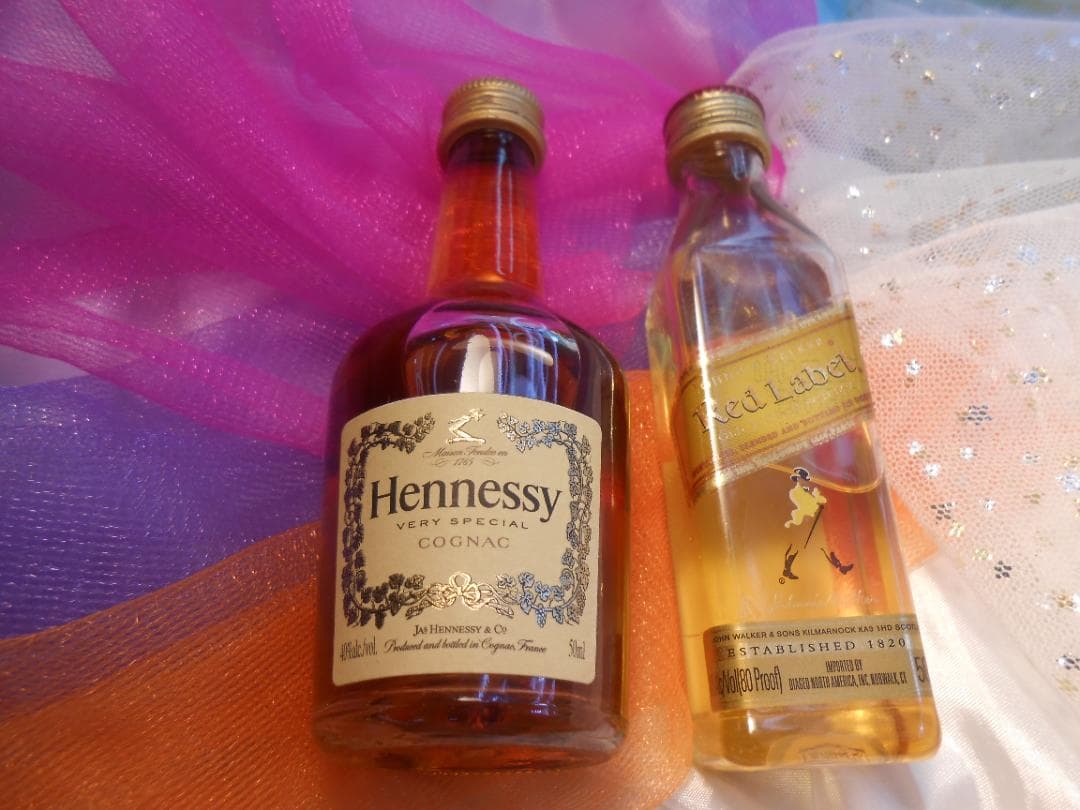 未開封9.980円Hennessyコニャックとジョニーウォーカー赤ラベル