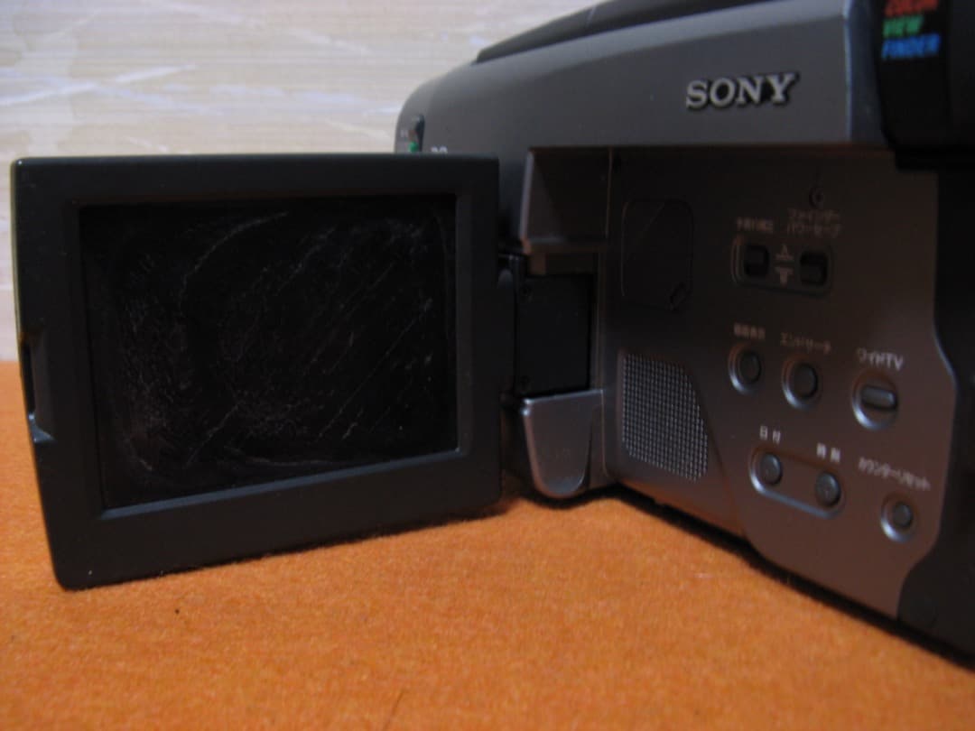 動作0K❗️☆SONYの液晶Hi8/8ミリビデオカメラ・CCD-TRV90