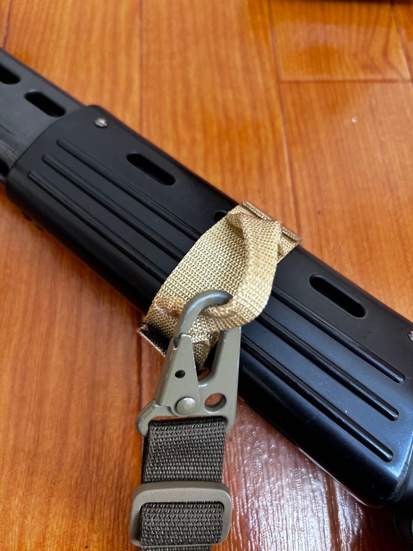 89式小銃用スリングアダプター（色比較用）