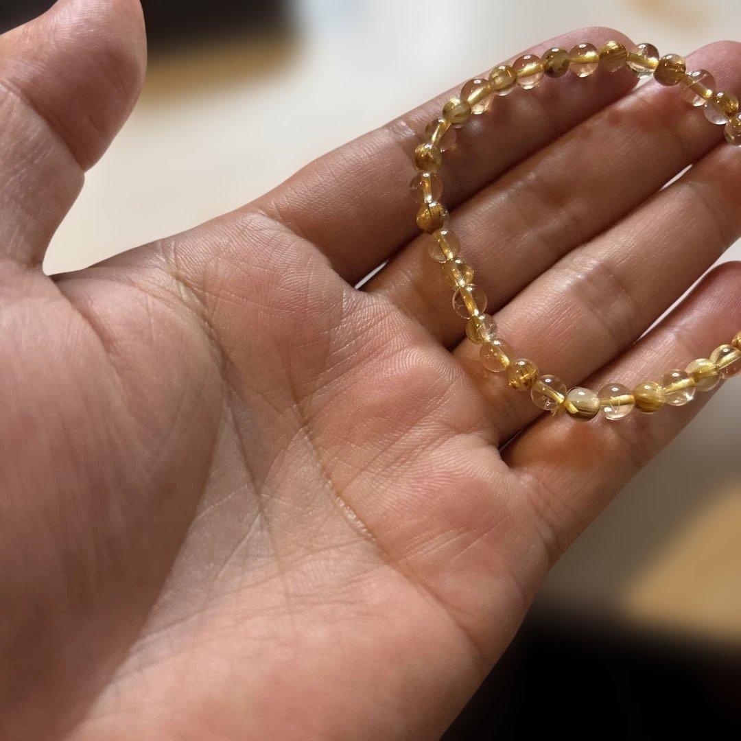 これは！小さなルチルとシトリンの綺麗なかわいいパワーストーンたん！