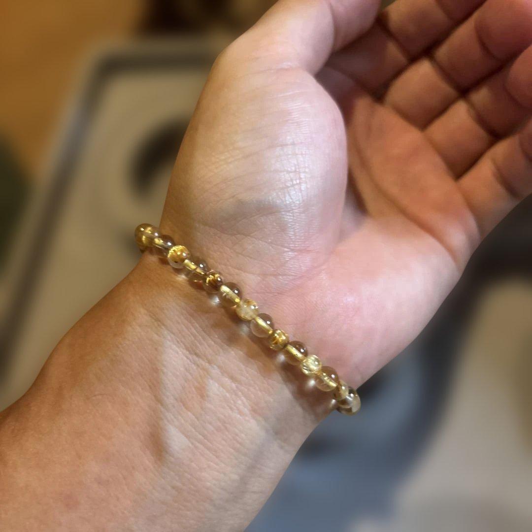 これは！小さなルチルとシトリンの綺麗なかわいいパワーストーンたん！