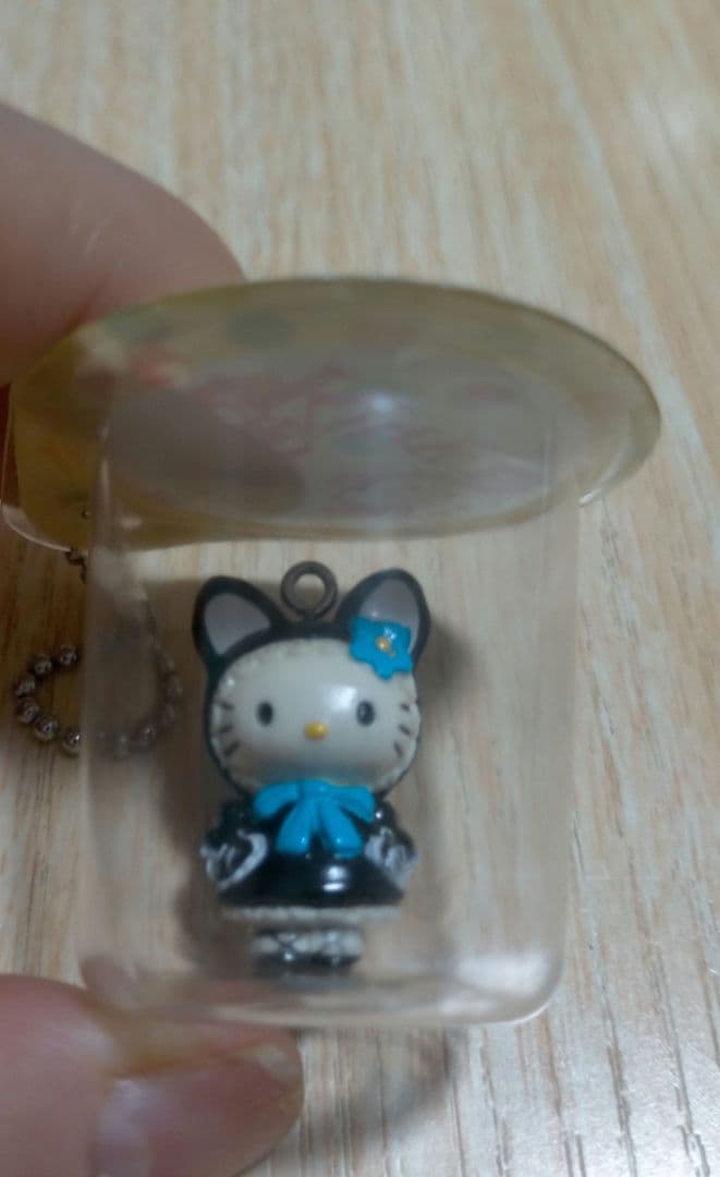 キティ カップ入り ボールチェーン マスコット 　 ゴスロリ