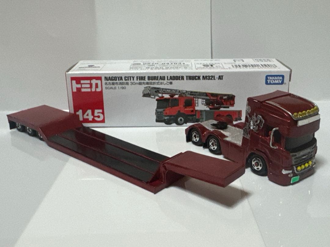 亀次郎　トミカ改造　デコトラ　スカニア　低床トレーラー仕様　ケース付き