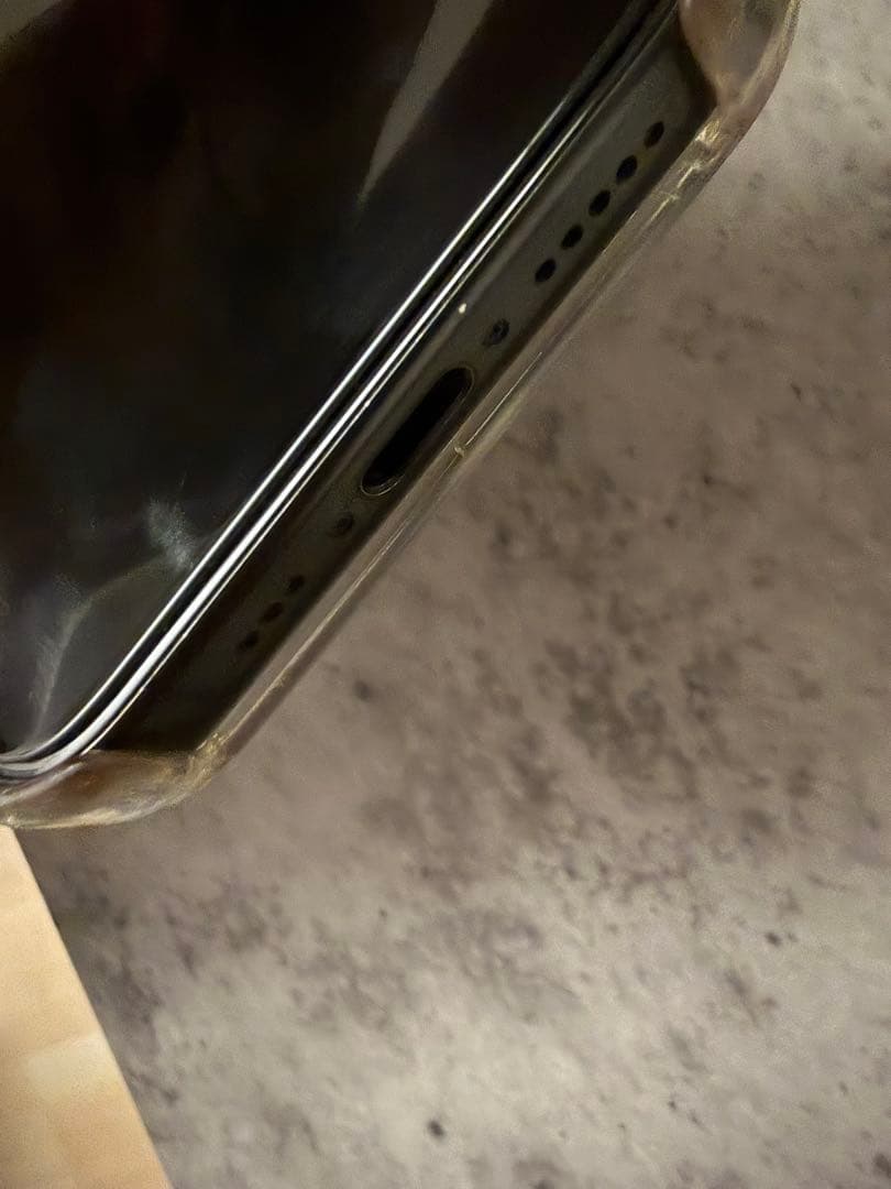 Apple iPhone15 proブラックチタニウム256G SIMフリー