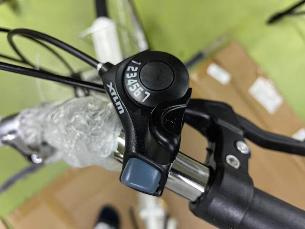 在庫処分折りたたみ自転車 6段変速２６インチミニベロ ママチャリカゴ付【白】