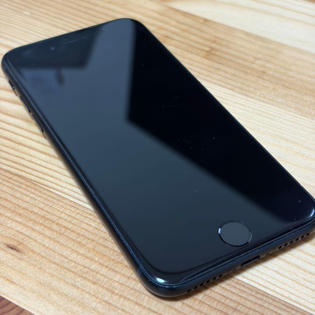 ク*3様 バッテリー新品　iPhoneSE第3世代64GB SIMフリー　美品
