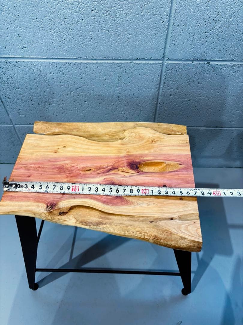 カイヅカイブキ一枚板サイドテーブル、ナイトテーブル、コーヒーテーブル
