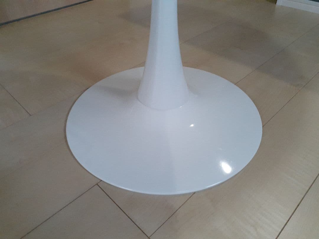 ダイニングテーブル　チューリップテーブル　エーロサーリネン