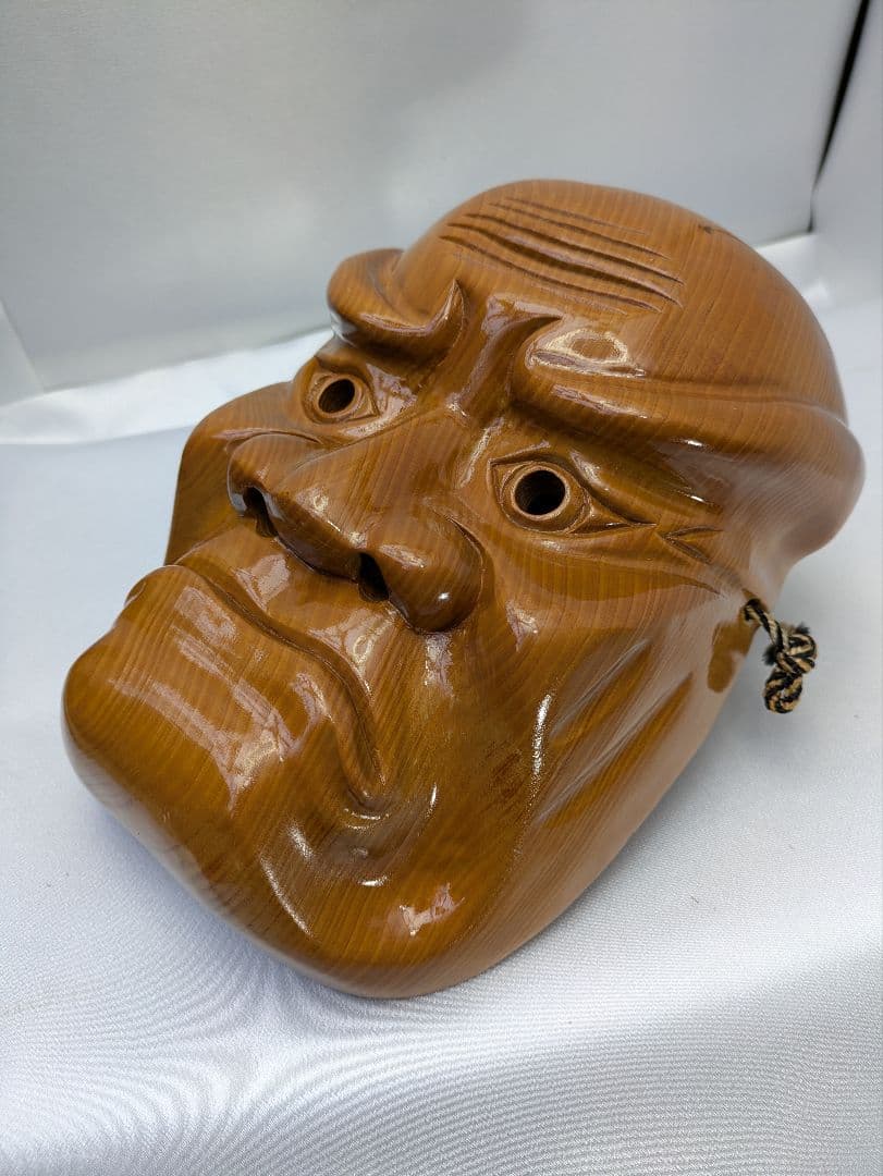 ☆b428、能面 　おおべしみ 木彫 木製 茶色 能面 装飾用