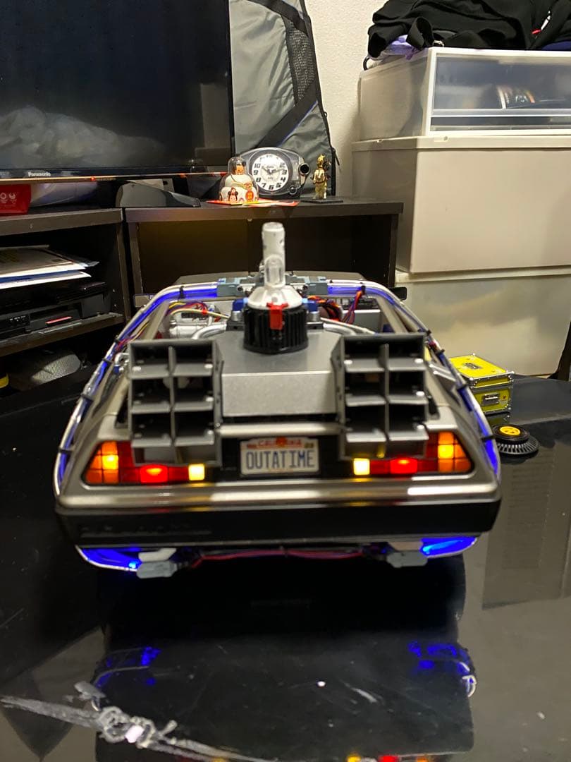 デロリアン ミニカー 1/18 LEDライト付き ディアゴスティーニ完成品