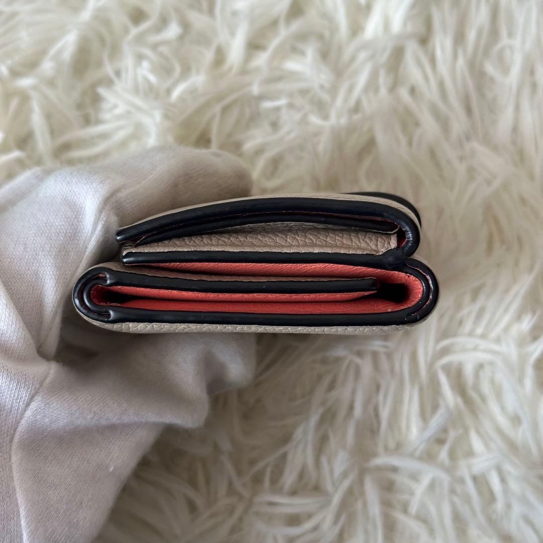 ロエベ アナグラム バーティカルウォレット 三つ折り財布 レザー ベージュ