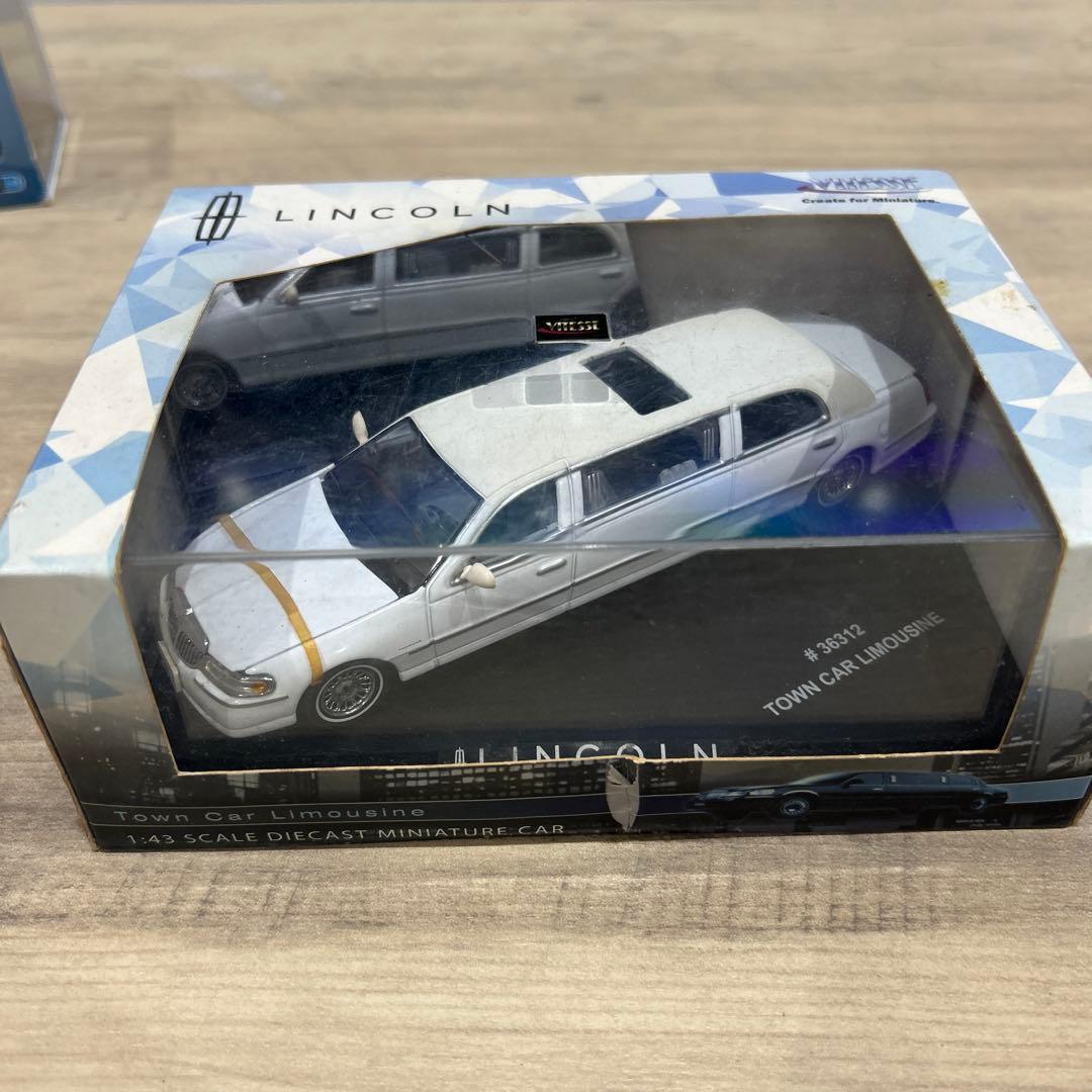 LINCOLNタウンカー　ミニカー　模型　リンカーン　リムジン　アメリカ