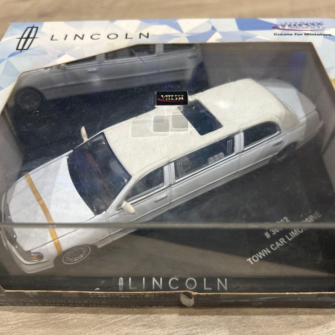 LINCOLNタウンカー　ミニカー　模型　リンカーン　リムジン　アメリカ