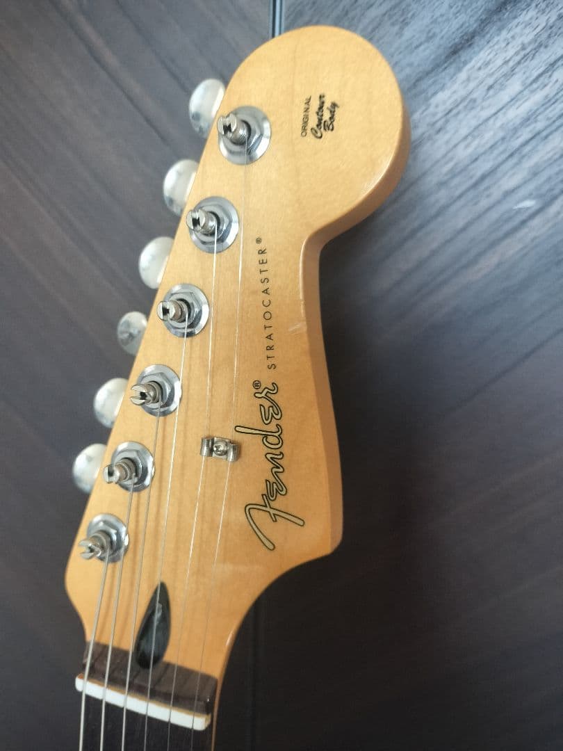 Fender ストラトキャスター グリーン、ピックのセット