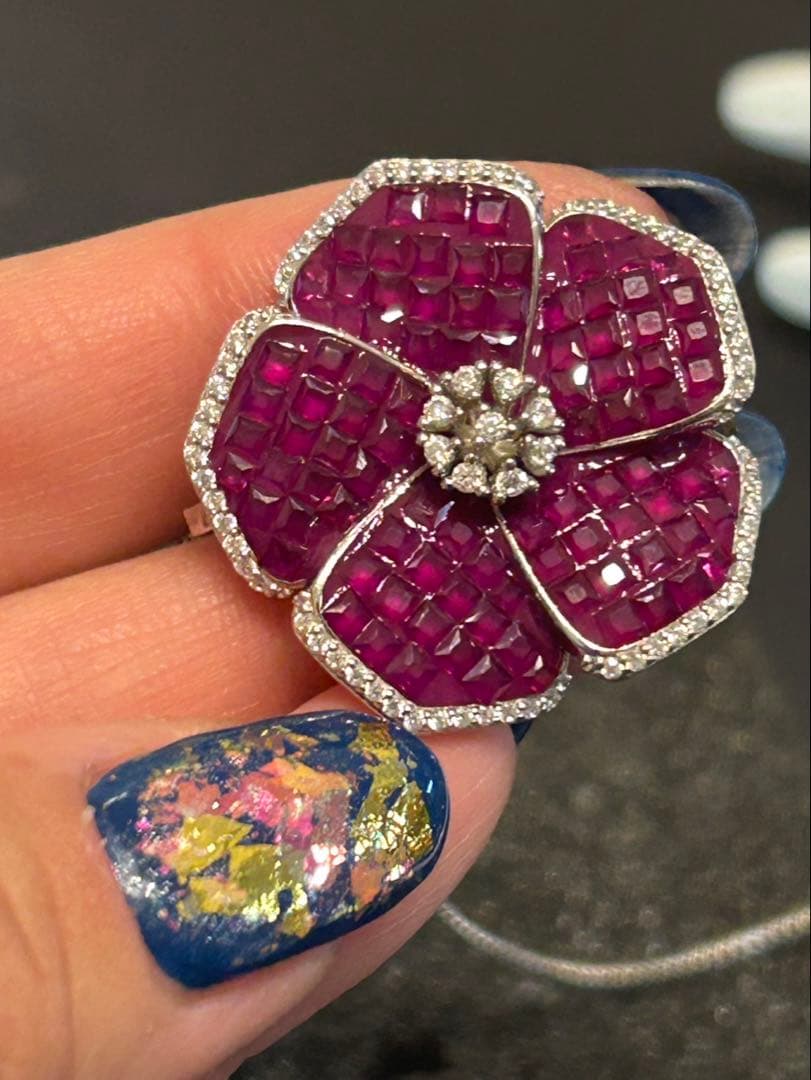 ハートちゃん❣️ミステリーセッティングルビーブローチ