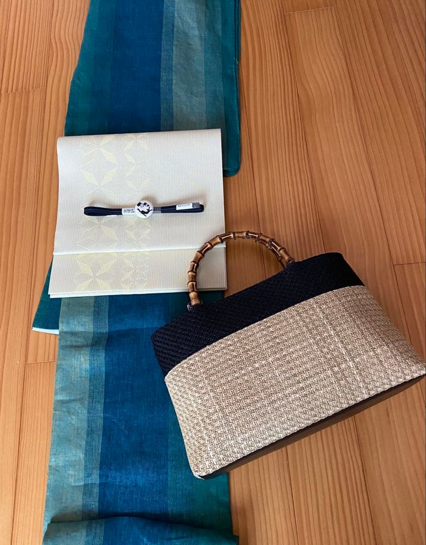 【新品未使用】カゴ風バッグ　生成り×ブラック