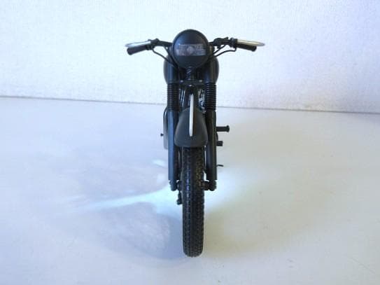 MINICHAMPS (1/12) トライアンフ TR6 Trophy「大脱走」