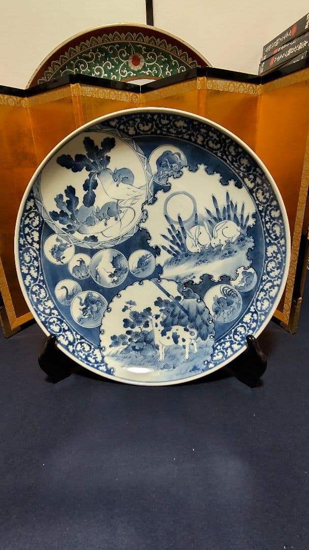 古伊万里　大皿　逆花蛸唐草、十二支文呉須絵大皿です。