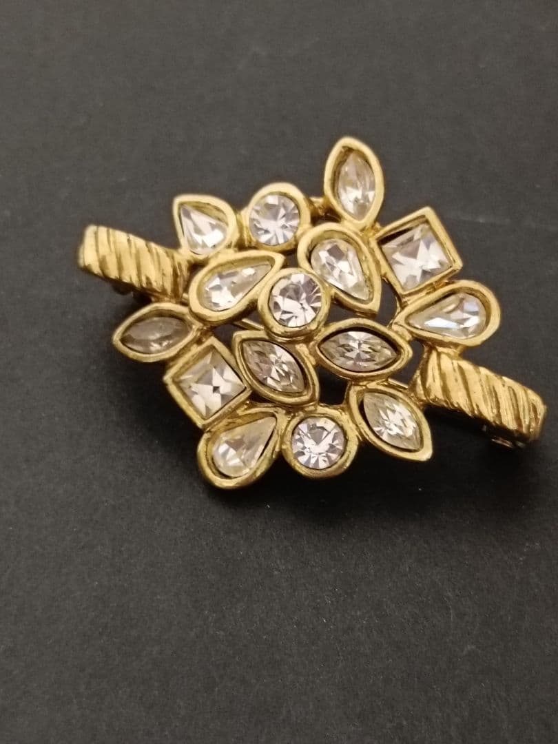 イヴサンローラン　ブローチ　ゴールド　ストーン　付属品なし