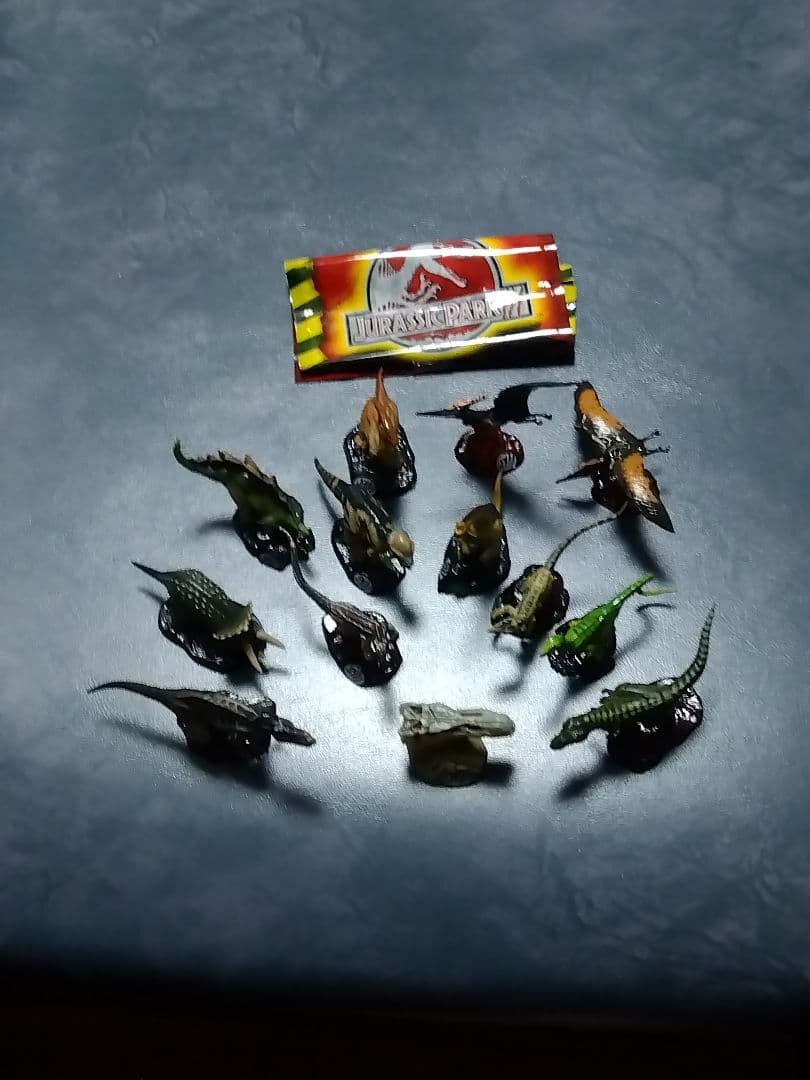 海洋堂　ジュラシックパークⅢ フィギュア&琥珀虫入り＋三葉虫化石（本物）