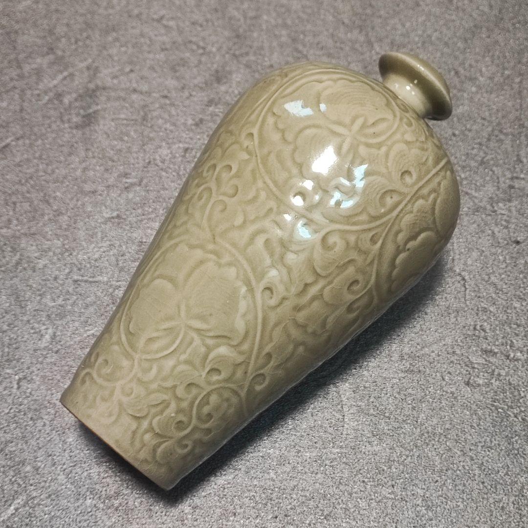 花瓶　一輪挿し　アンティーク　中国骨董　北宋景徳鎮　青磁　梅瓶　陰刻花唐草