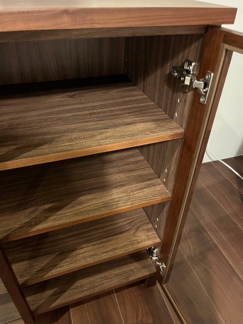 無印良品　木製キャビネット ウォールナット材　ガラス扉　脚付き