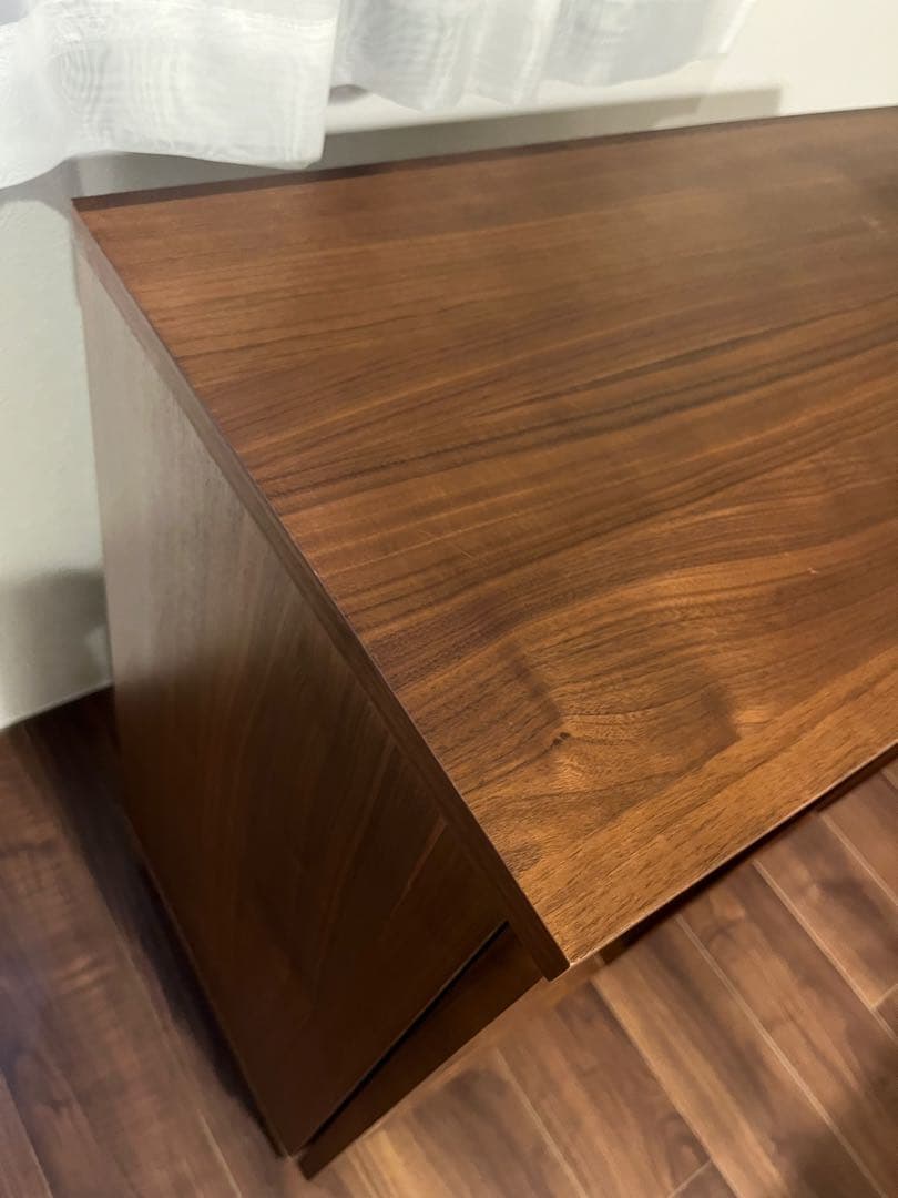 無印良品　木製キャビネット ウォールナット材　ガラス扉　脚付き