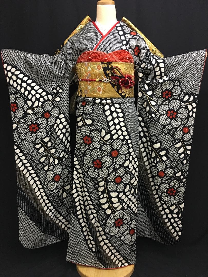総絞り 黒地 下り藤枝葉花 振袖 黒金全通柄袋帯 振袖単品