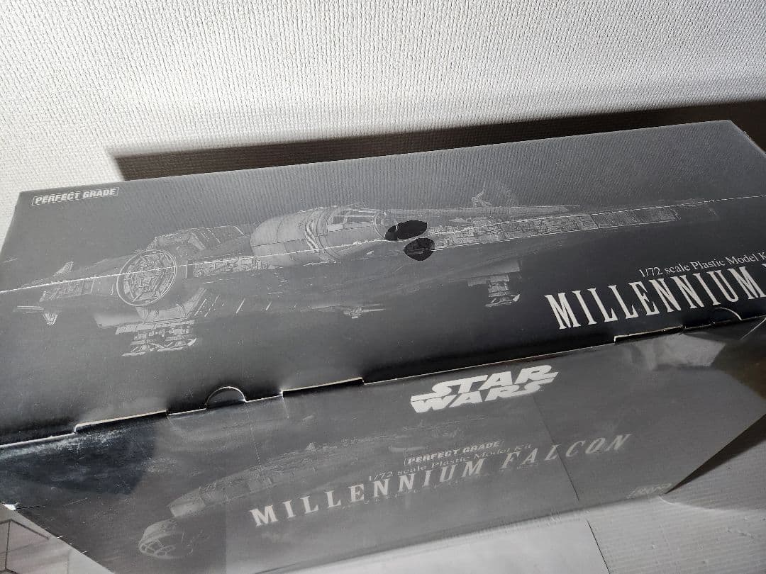 BANDAI PERFECT GRADE ミレニアム・ファルコン 1/72
