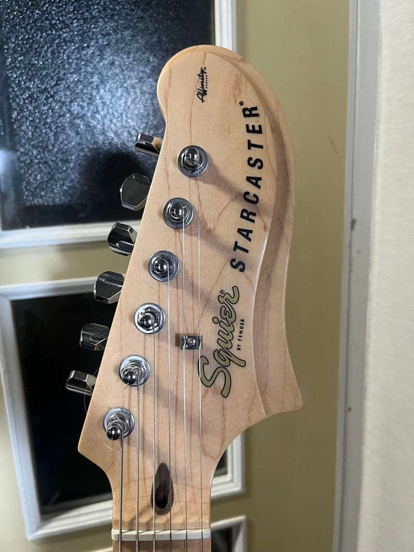 Squier Starcaster セミホロウボディ ホワイト