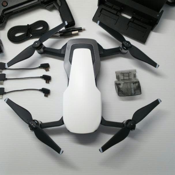ドローン DJI MAVIC AIR (白）フルセットケース付き