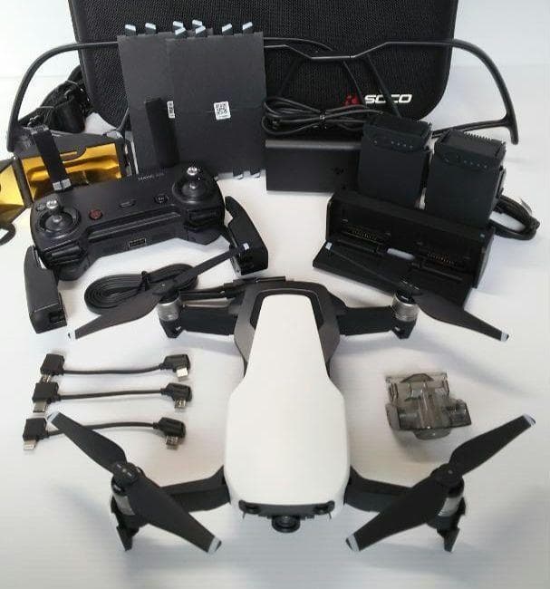 ドローン DJI MAVIC AIR (白）フルセットケース付き