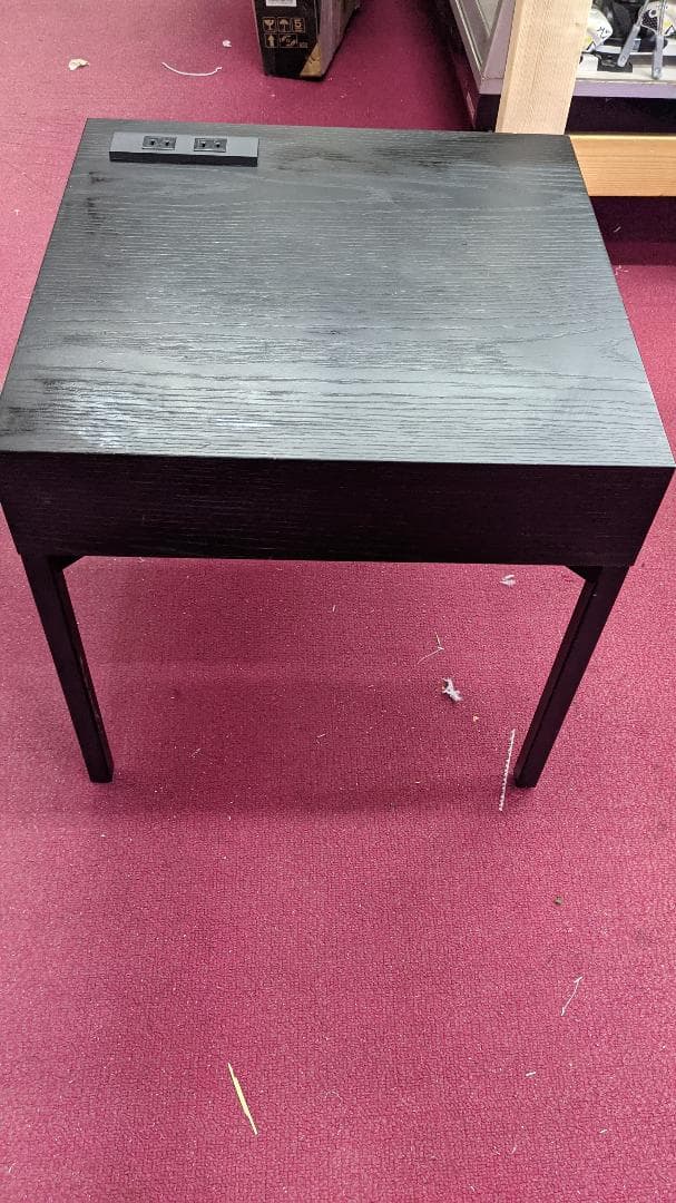 CASSINA IXC ベッドサイドテーブル