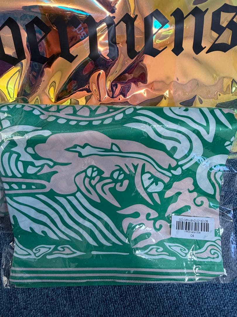 最終値下げgdragon gd ジヨンMD限定スカーフ　ÜBERMENSCH