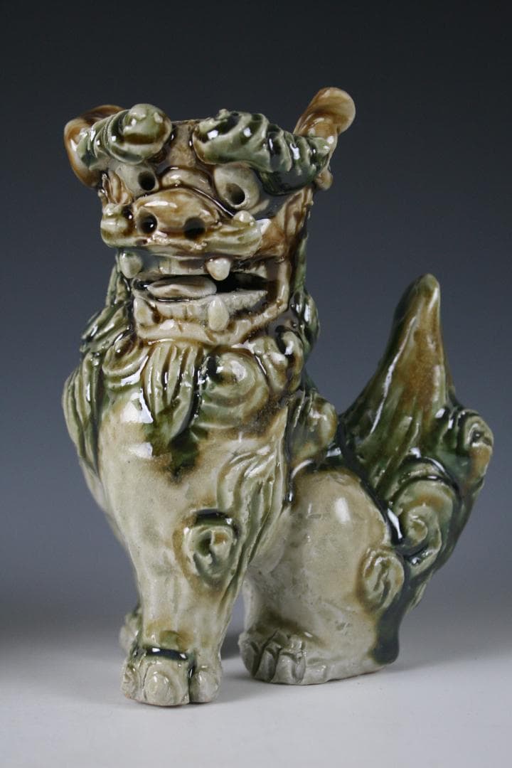 人間国宝金城次郎一門　金城敏徳 作　青磁色付立シーサー（中）1対