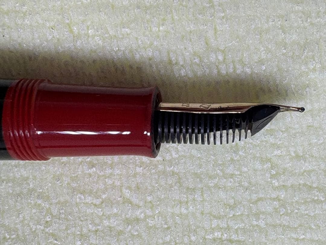 Pelikan 赤い万年筆