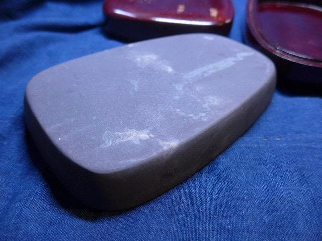 景色の良い硯。木の箱付きです