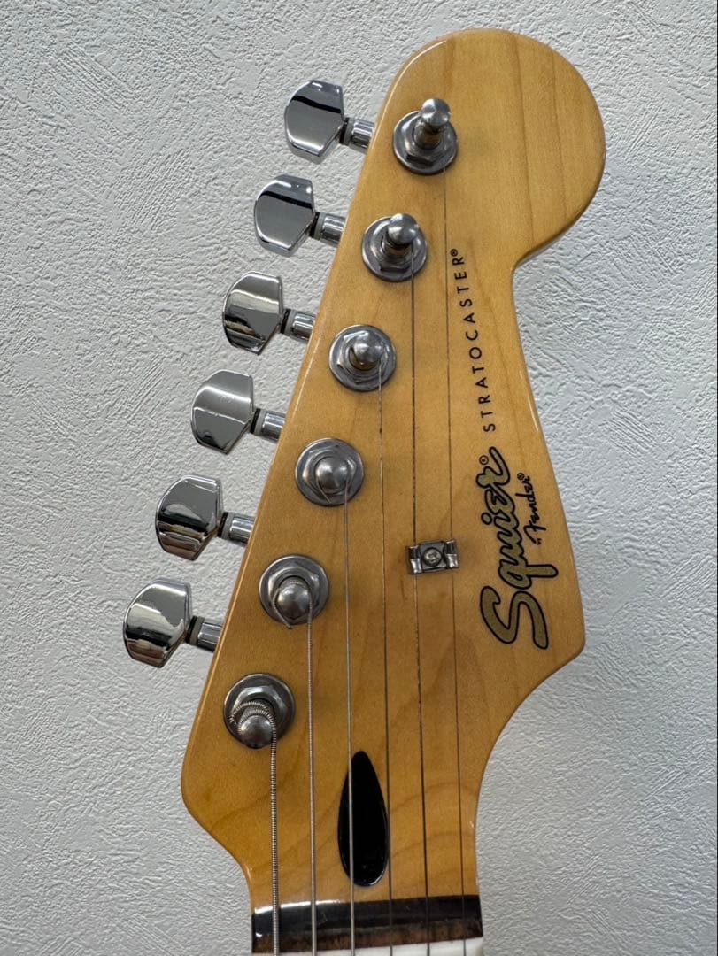 Squier ストラトキャスター サンバースト/ピックガードブラック