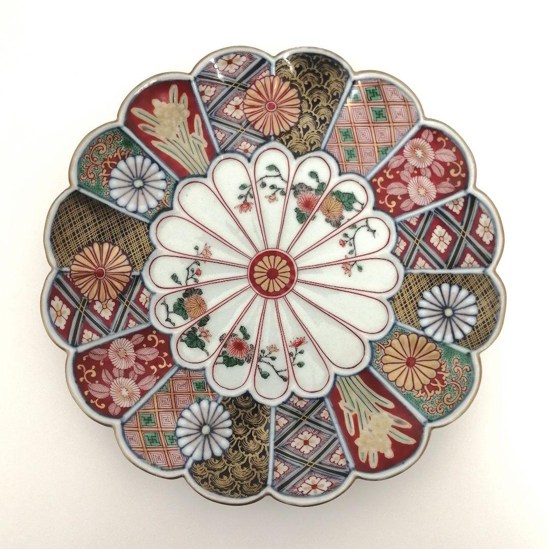 大聖寺伊万里　金襴手　16弁菊花形　色絵金彩　6寸皿