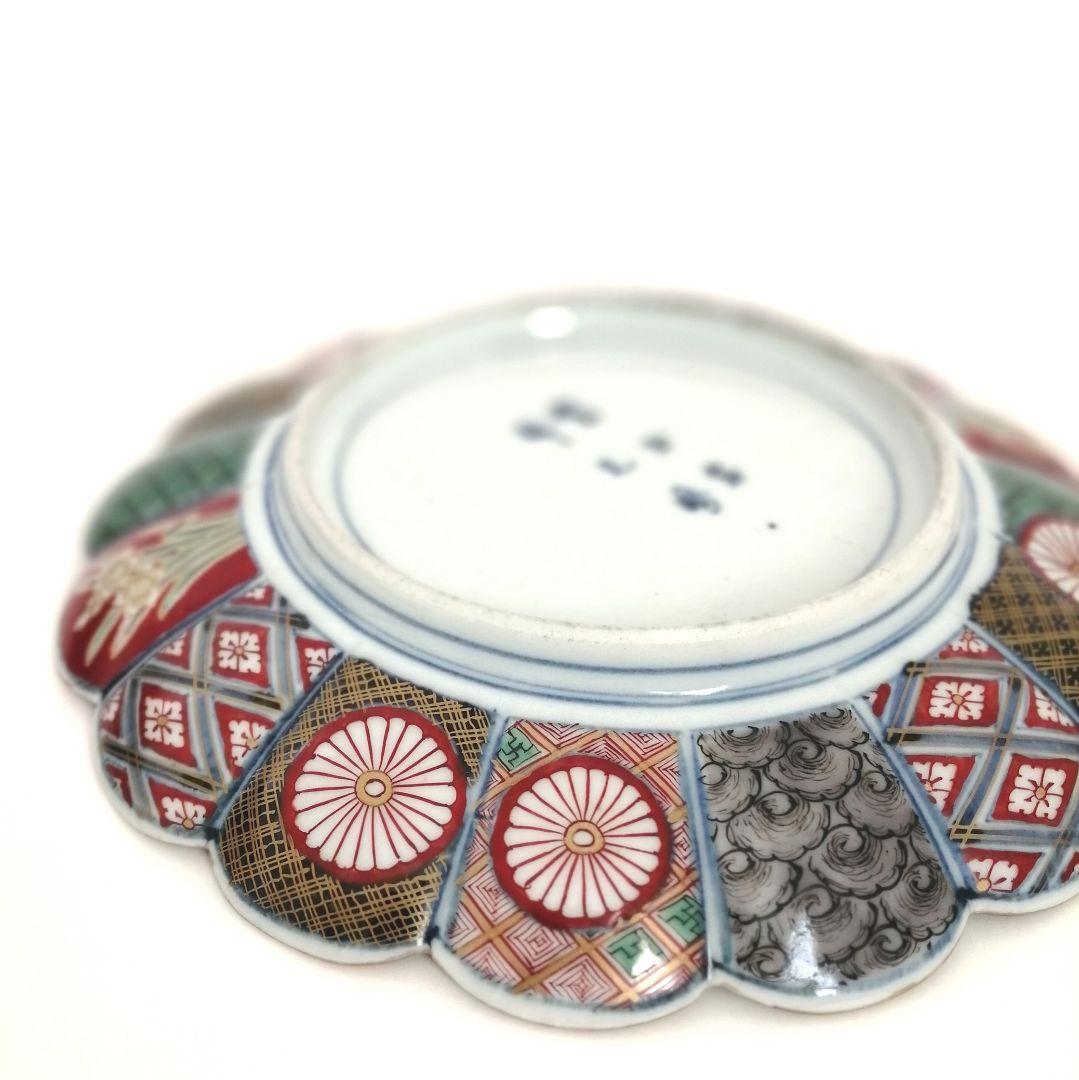 大聖寺伊万里　金襴手　16弁菊花形　色絵金彩　6寸皿