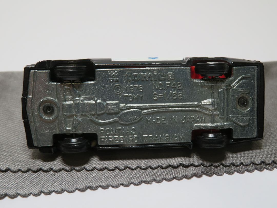 トミカ F42 ポンティアック ファイヤバード トランザム ポリスカー