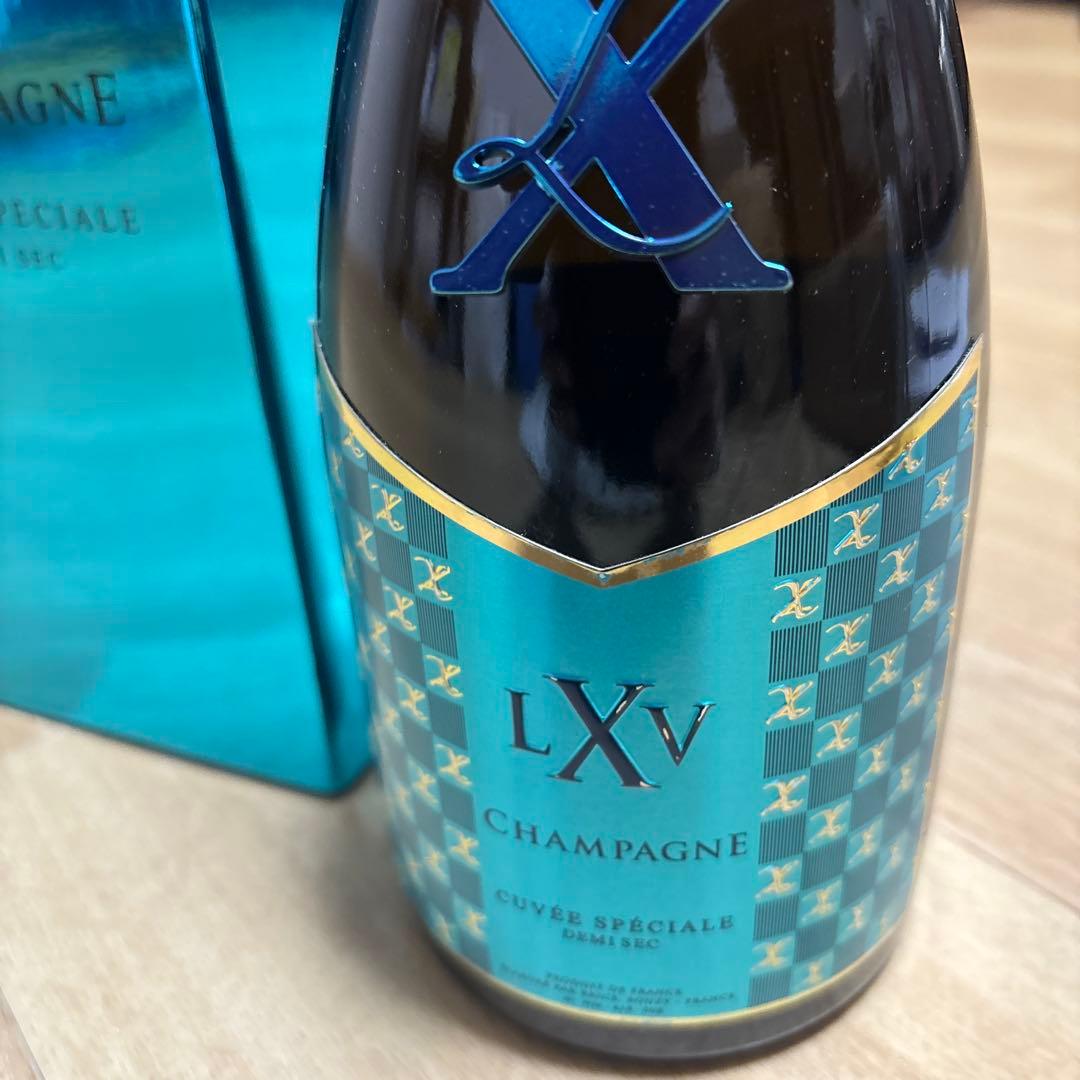 LXIV Champagne Spéciale Demi-Sec 青　ブルー