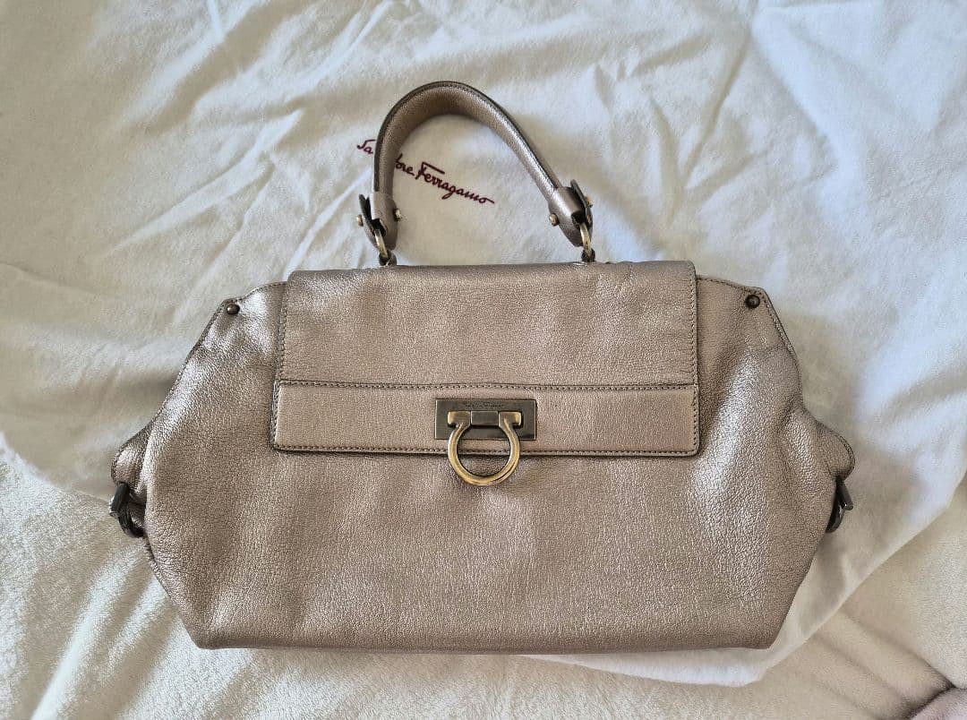 Ferragamoレディースバッグ