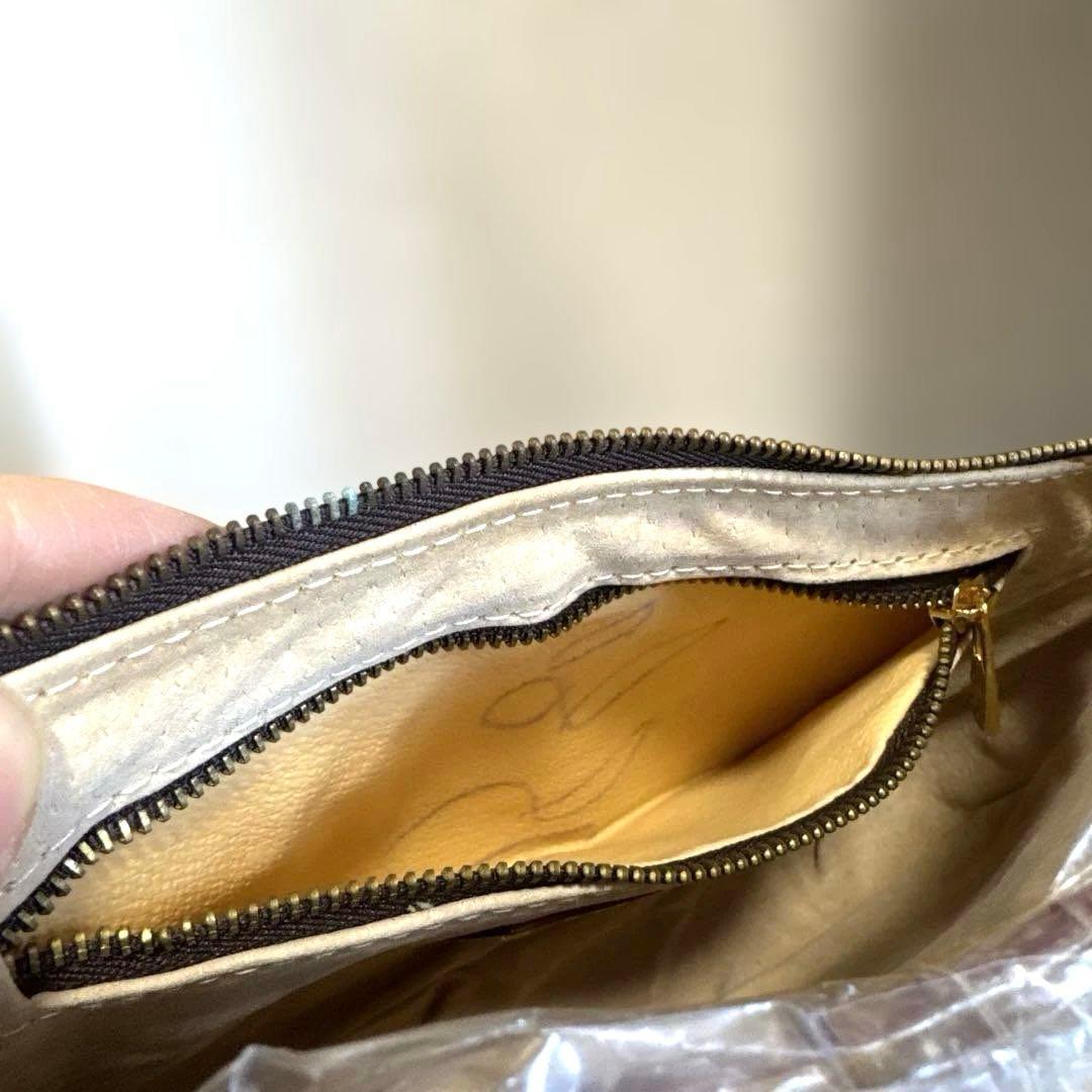 【新品・未使用】ショルダーバッグ（傷あり）